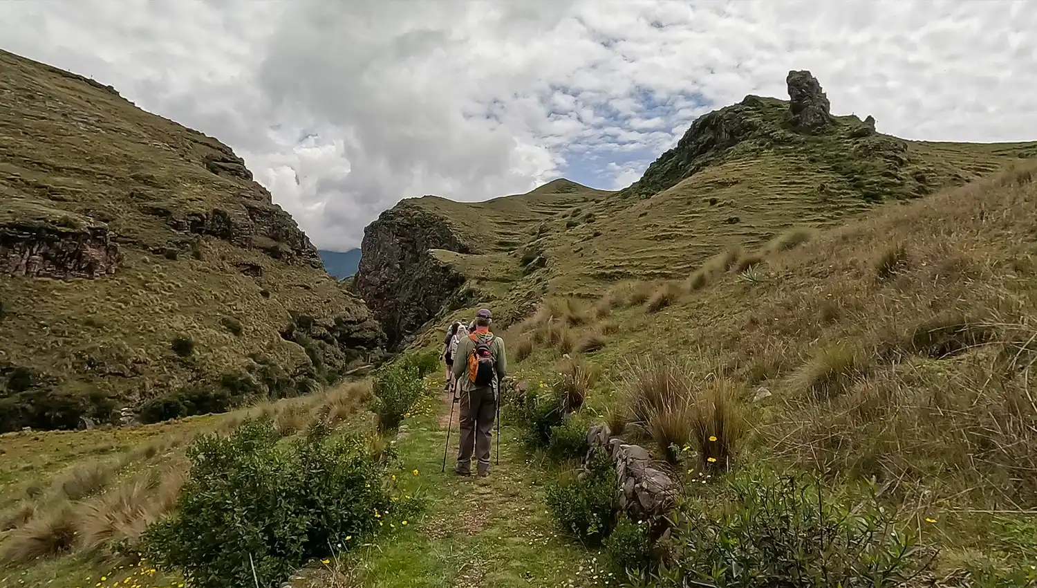 Andean hike Huchuy Qosqo Trek Peru