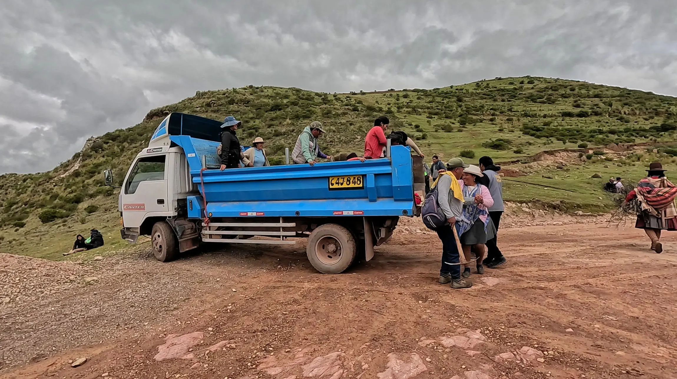 Transport of tree seedlings and volunteers during the reforestation campaign in Ccaccaccollo.