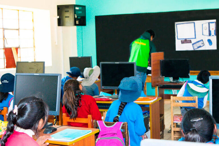 Profesor de informática, Colegio Llullucha