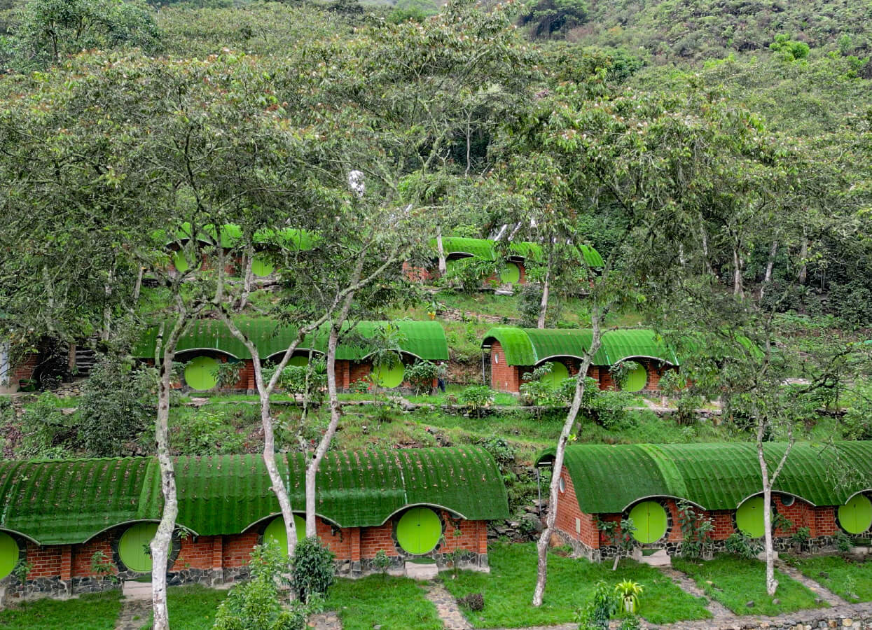 tour Salkantay trek & Hobbit House AE