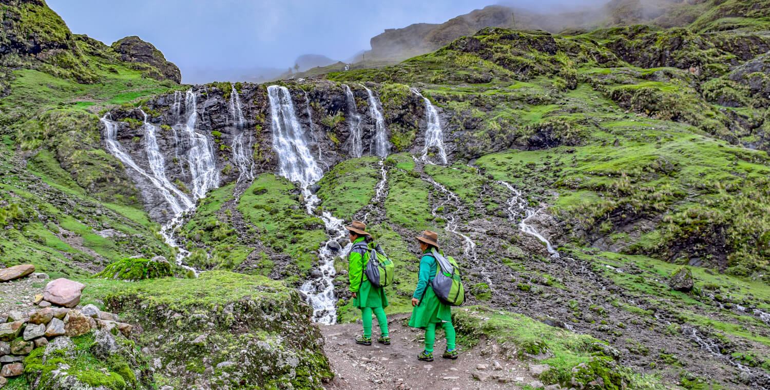 porters women in Lares trek