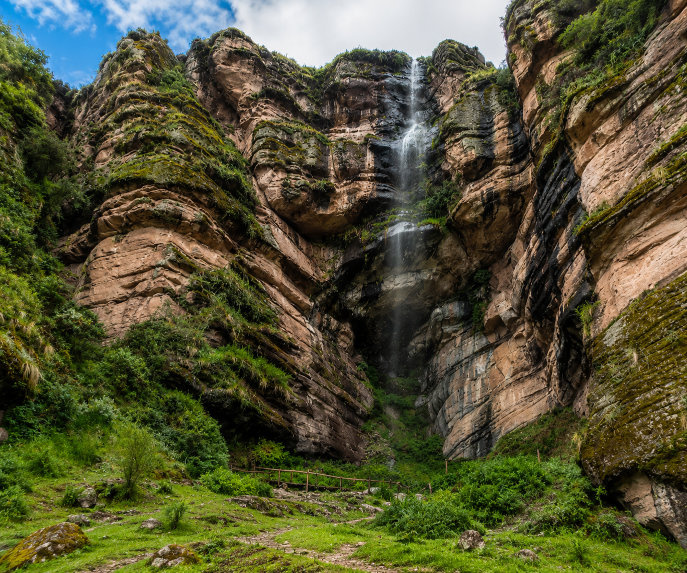 Los Farallones de Tecsecocha en Cusco guía completa para descubrir este paisaje natural único
