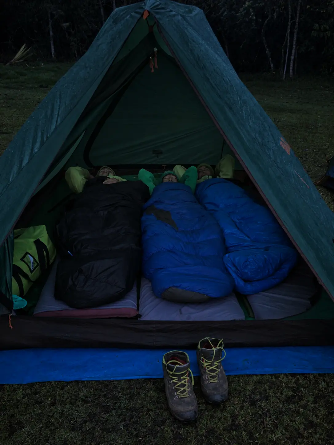 Tents-and-Sleeping-Bags-happy-porters