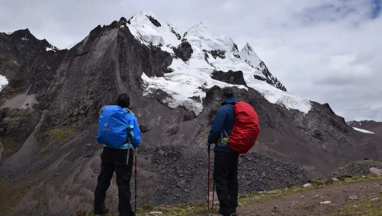 Trekking guiado vs trekking independiente: ¿Cuál es la mejor opción para tu aventura?