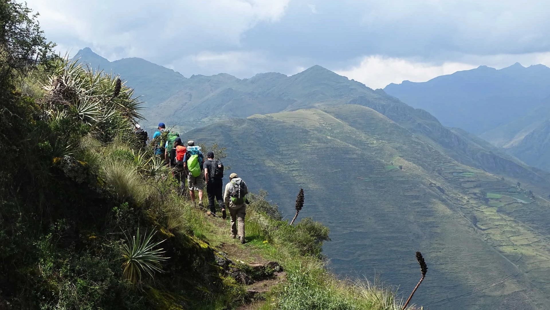 group-of-hikers-during-the-inca-trail-1020 Inca Trail - Altitude Sickness Pills