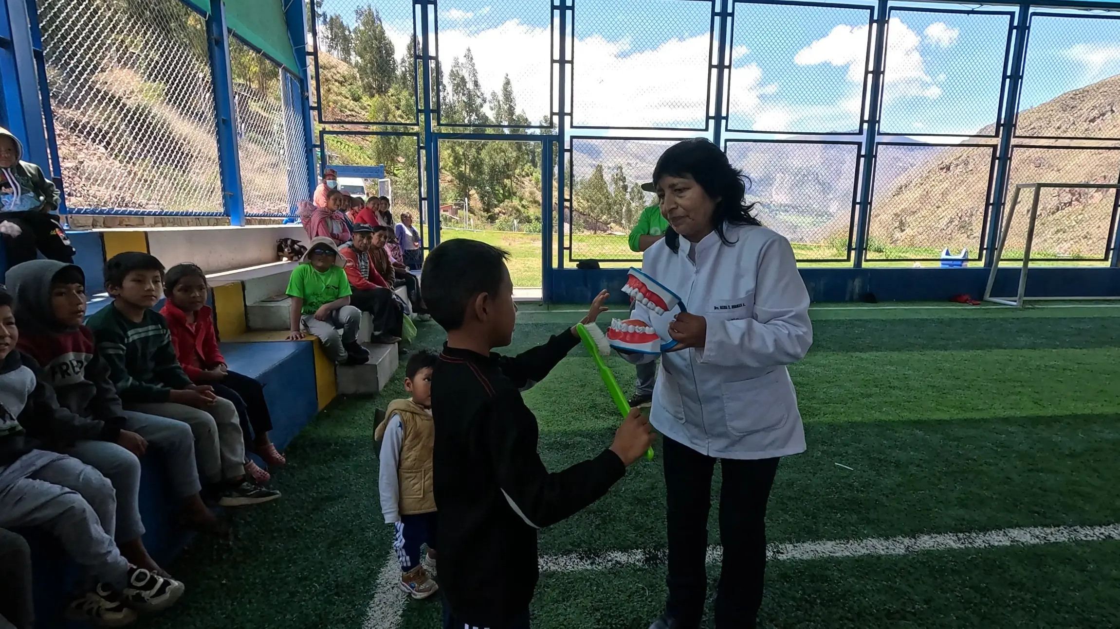 Children from the Mitmac community in Calca participating