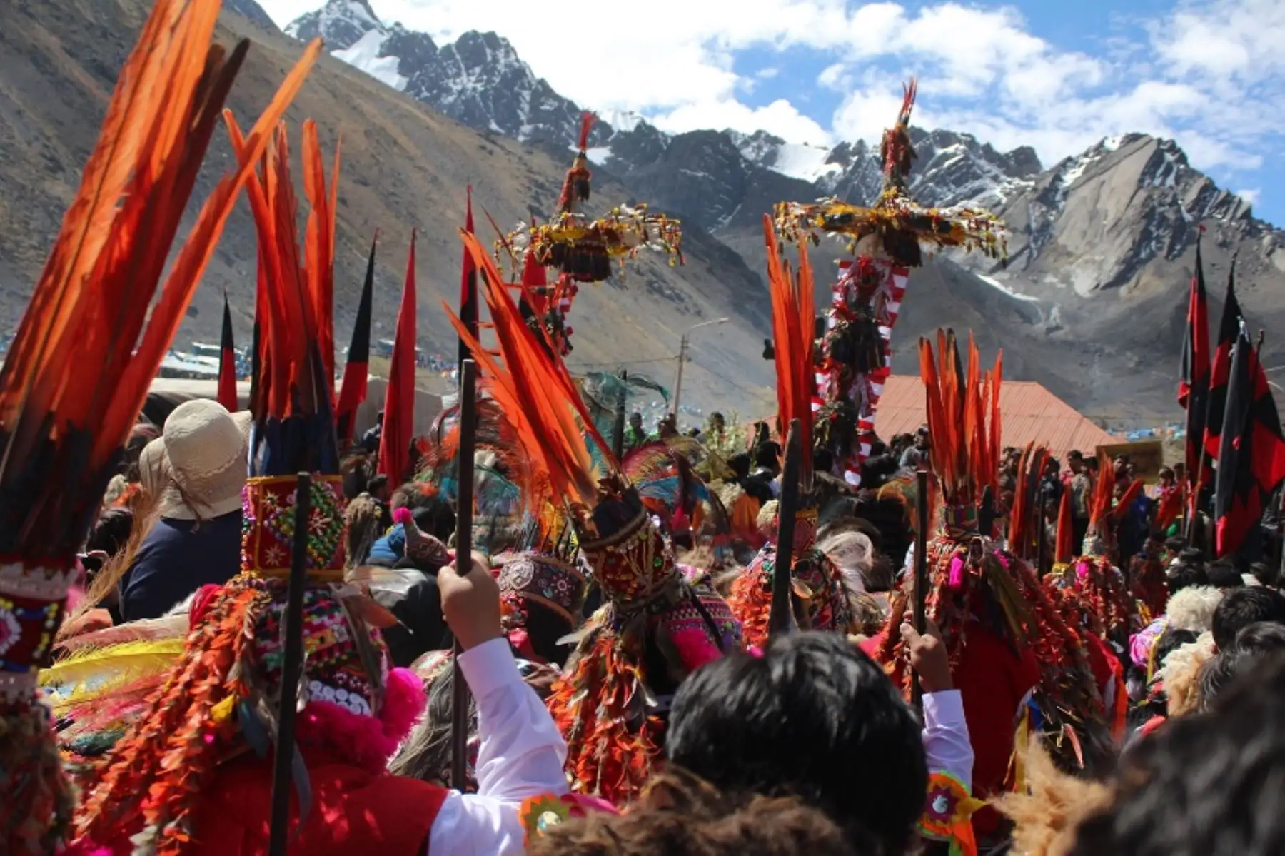 Señor de Qoyllur Rit’i: tradición, espiritualidad y resistencia cultural en los Andes del Perú