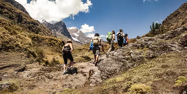 Caminata del tour lares turistas senderismo