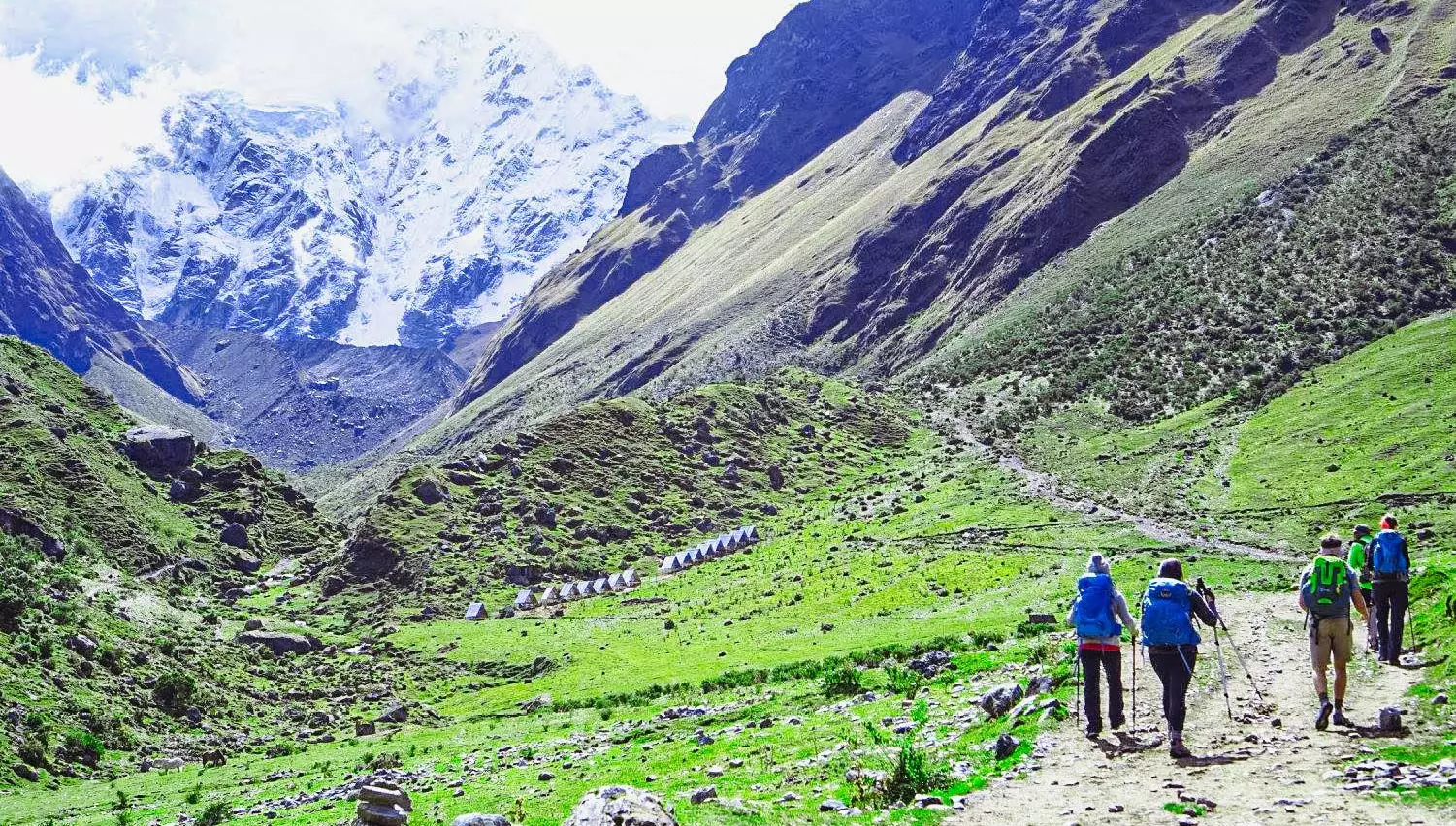 Guías turistas paisaje caminata Salkantay