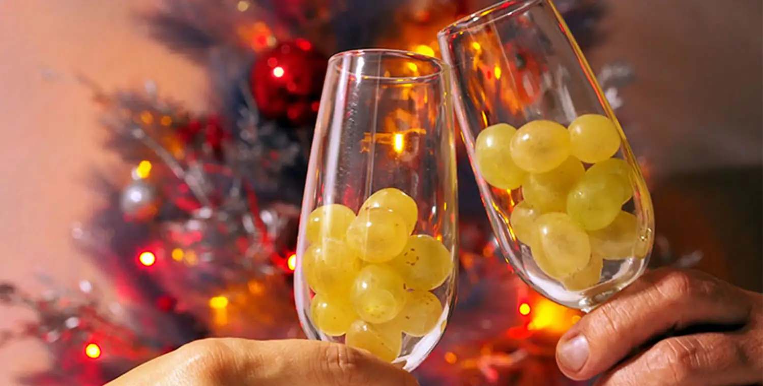 eating 12 grapes at midnight new year