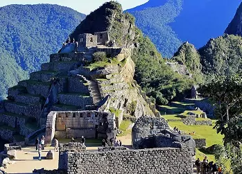 La plaza Sagrada de Machu Picchu | Alpaca Expeditions